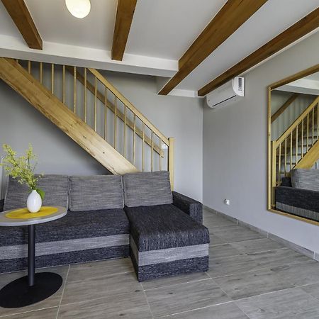Frajda Domki - Apartamenty 6-Osobowe - Salon I Dwie Sypialnie Oraz Studia 4-Osobowe - Pokoj Z Aneksem Kuchennym Rewal Kültér fotó