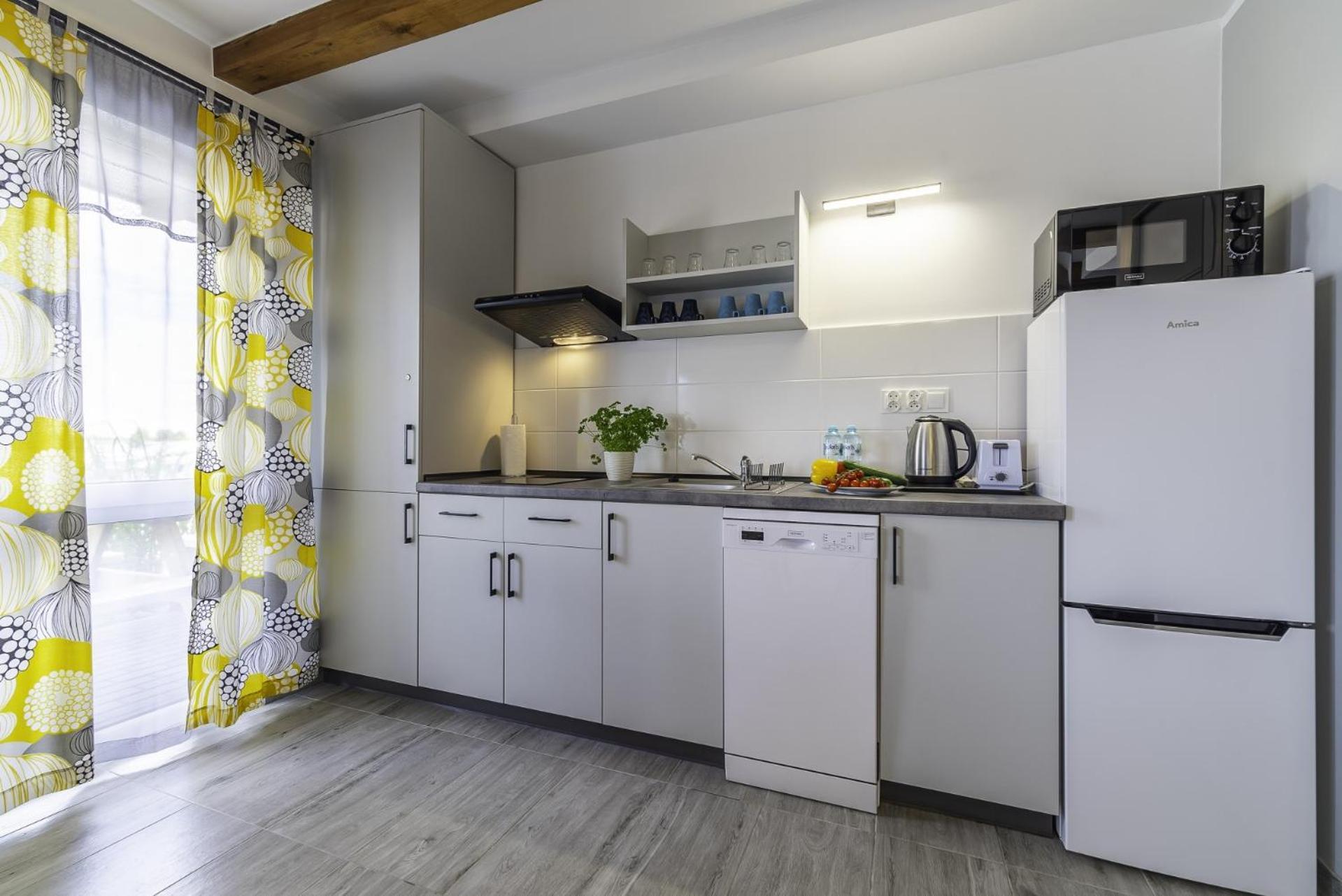 Frajda Domki - Apartamenty 6-Osobowe - Salon I Dwie Sypialnie Oraz Studia 4-Osobowe - Pokoj Z Aneksem Kuchennym Rewal Kültér fotó