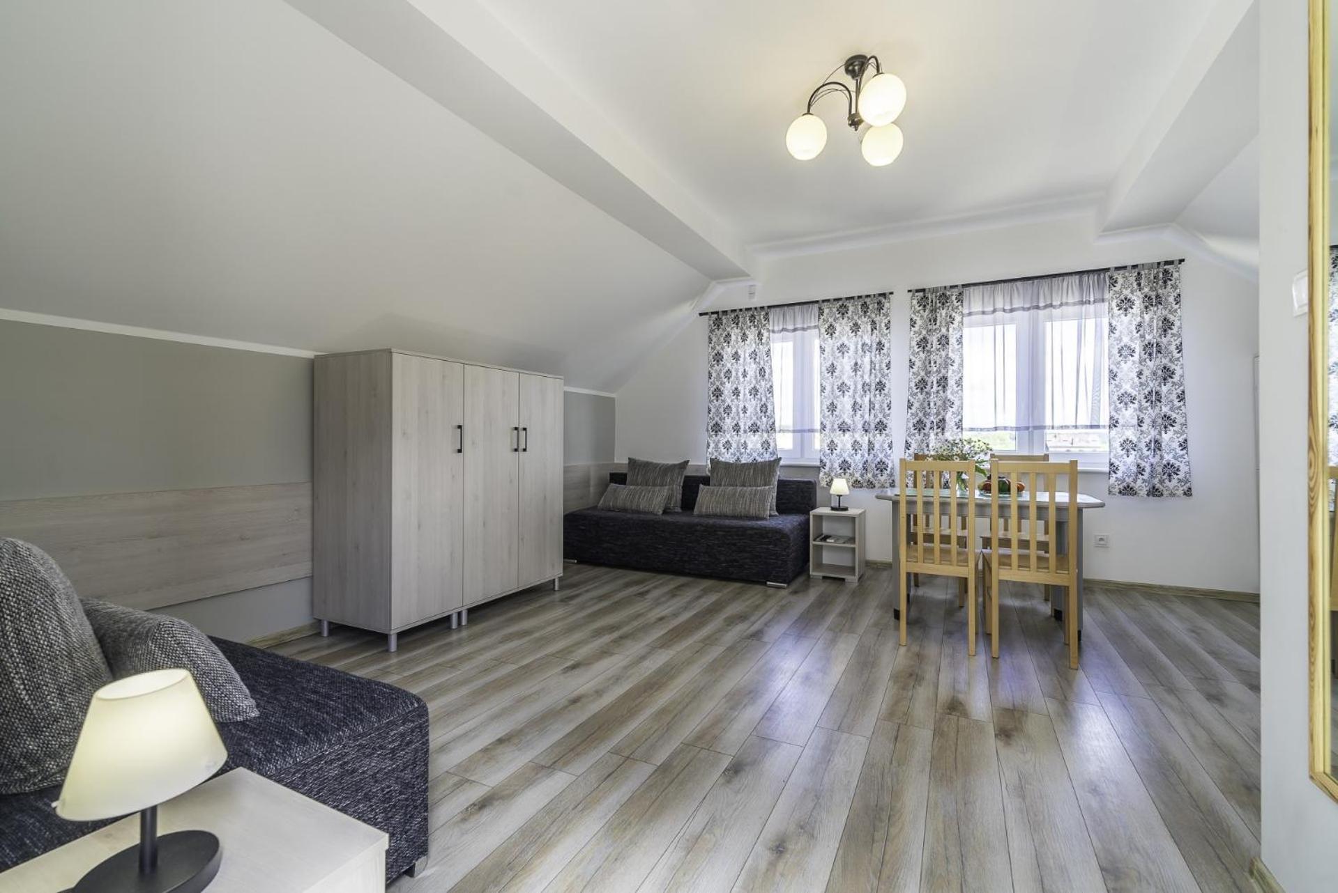Frajda Domki - Apartamenty 6-Osobowe - Salon I Dwie Sypialnie Oraz Studia 4-Osobowe - Pokoj Z Aneksem Kuchennym Rewal Kültér fotó