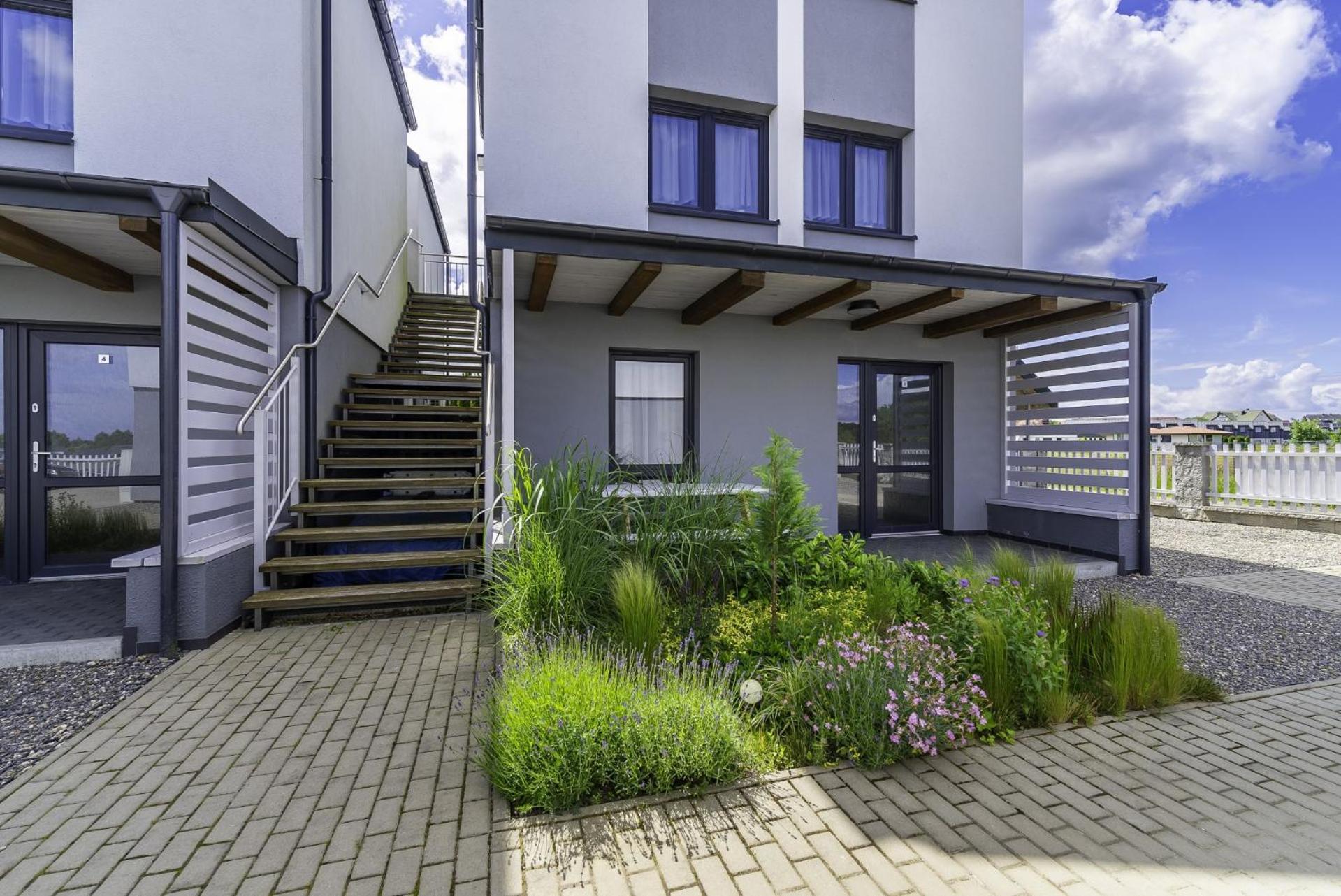 Frajda Domki - Apartamenty 6-Osobowe - Salon I Dwie Sypialnie Oraz Studia 4-Osobowe - Pokoj Z Aneksem Kuchennym Rewal Kültér fotó