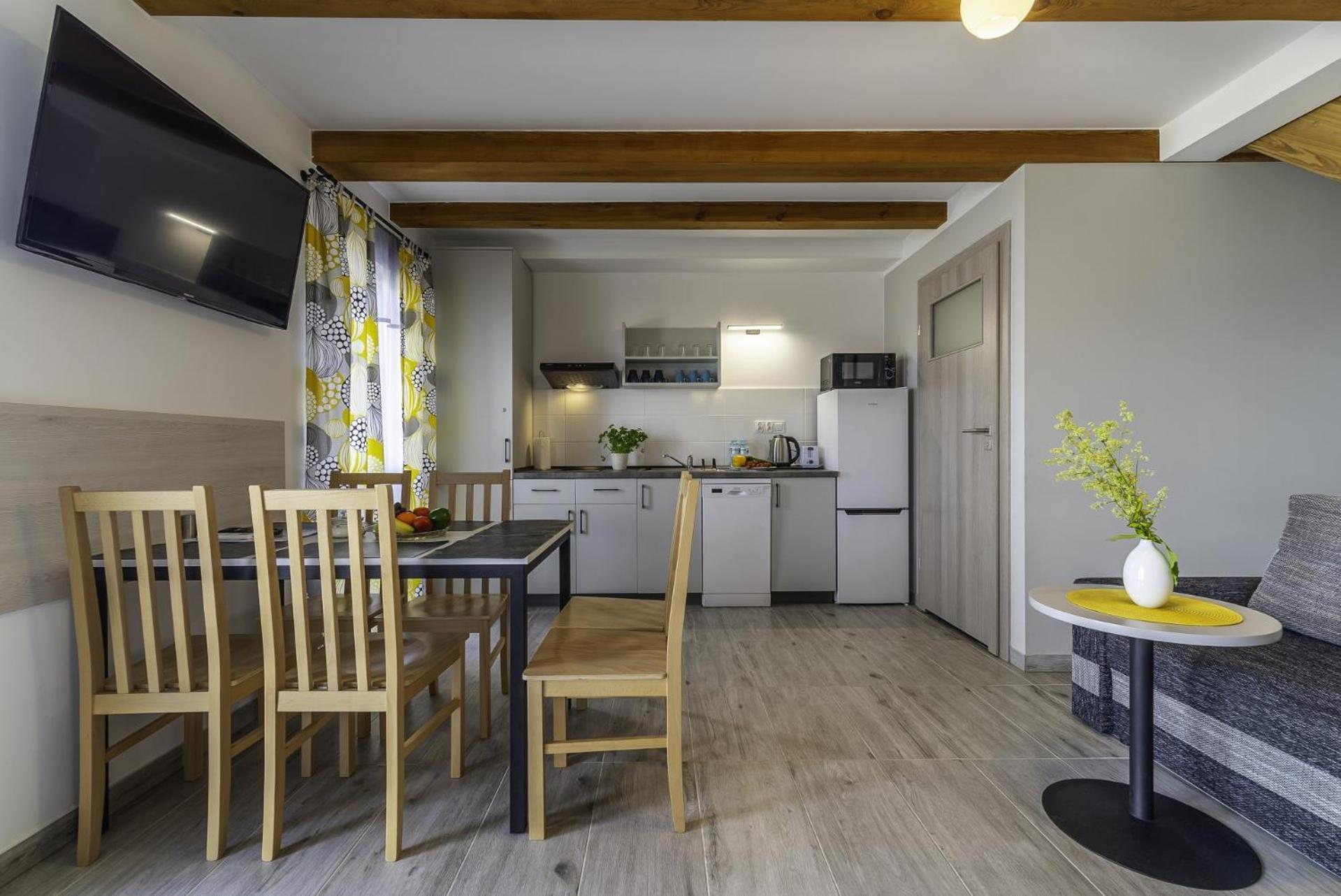 Frajda Domki - Apartamenty 6-Osobowe - Salon I Dwie Sypialnie Oraz Studia 4-Osobowe - Pokoj Z Aneksem Kuchennym Rewal Kültér fotó