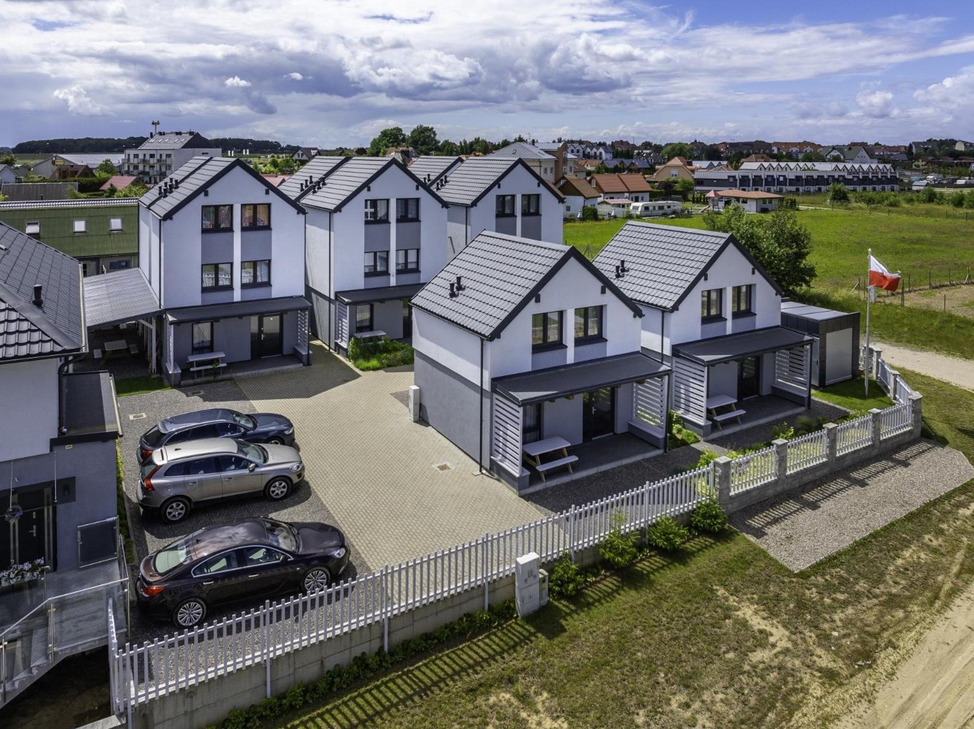 Frajda Domki - Apartamenty 6-Osobowe - Salon I Dwie Sypialnie Oraz Studia 4-Osobowe - Pokoj Z Aneksem Kuchennym Rewal Kültér fotó