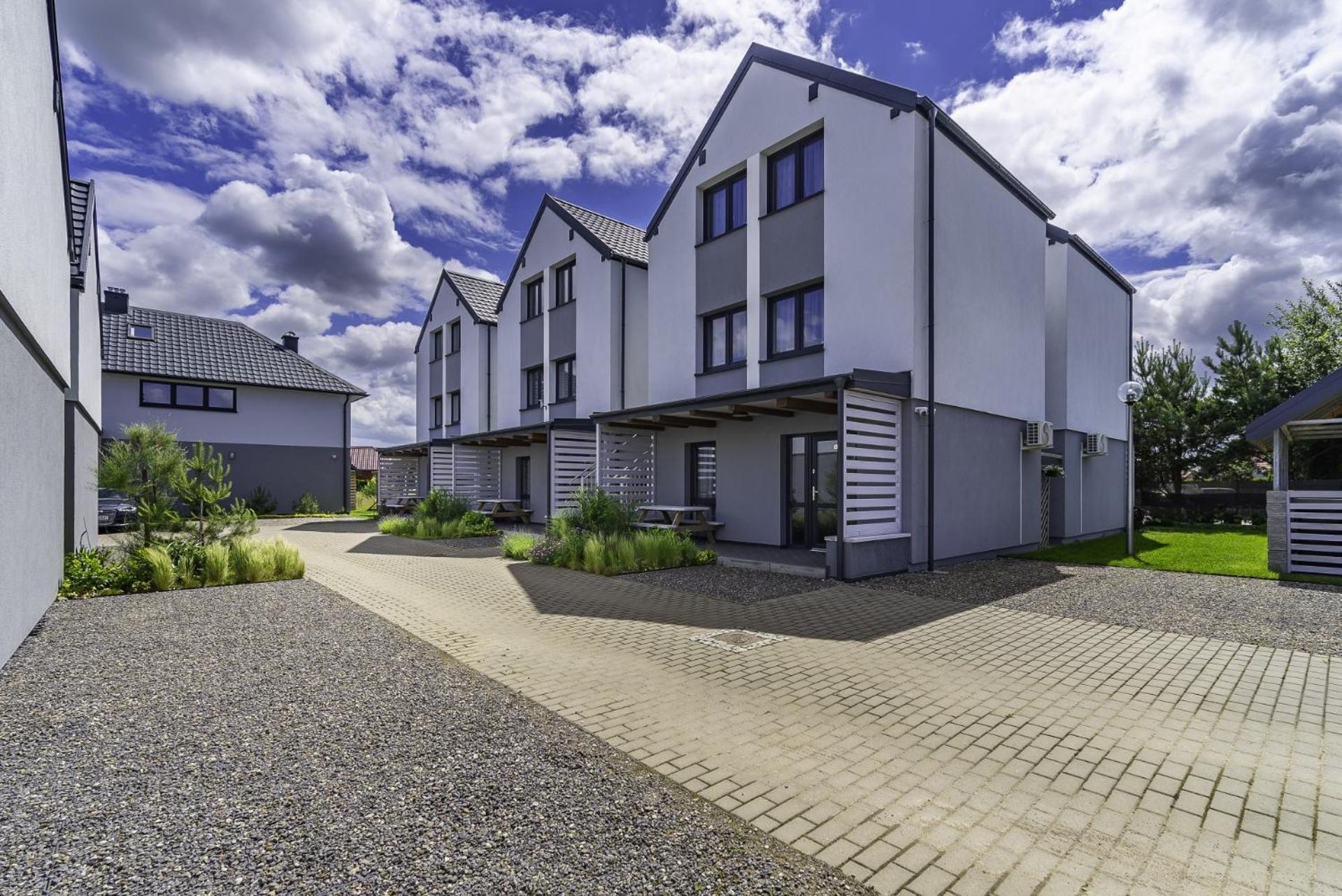 Frajda Domki - Apartamenty 6-Osobowe - Salon I Dwie Sypialnie Oraz Studia 4-Osobowe - Pokoj Z Aneksem Kuchennym Rewal Kültér fotó