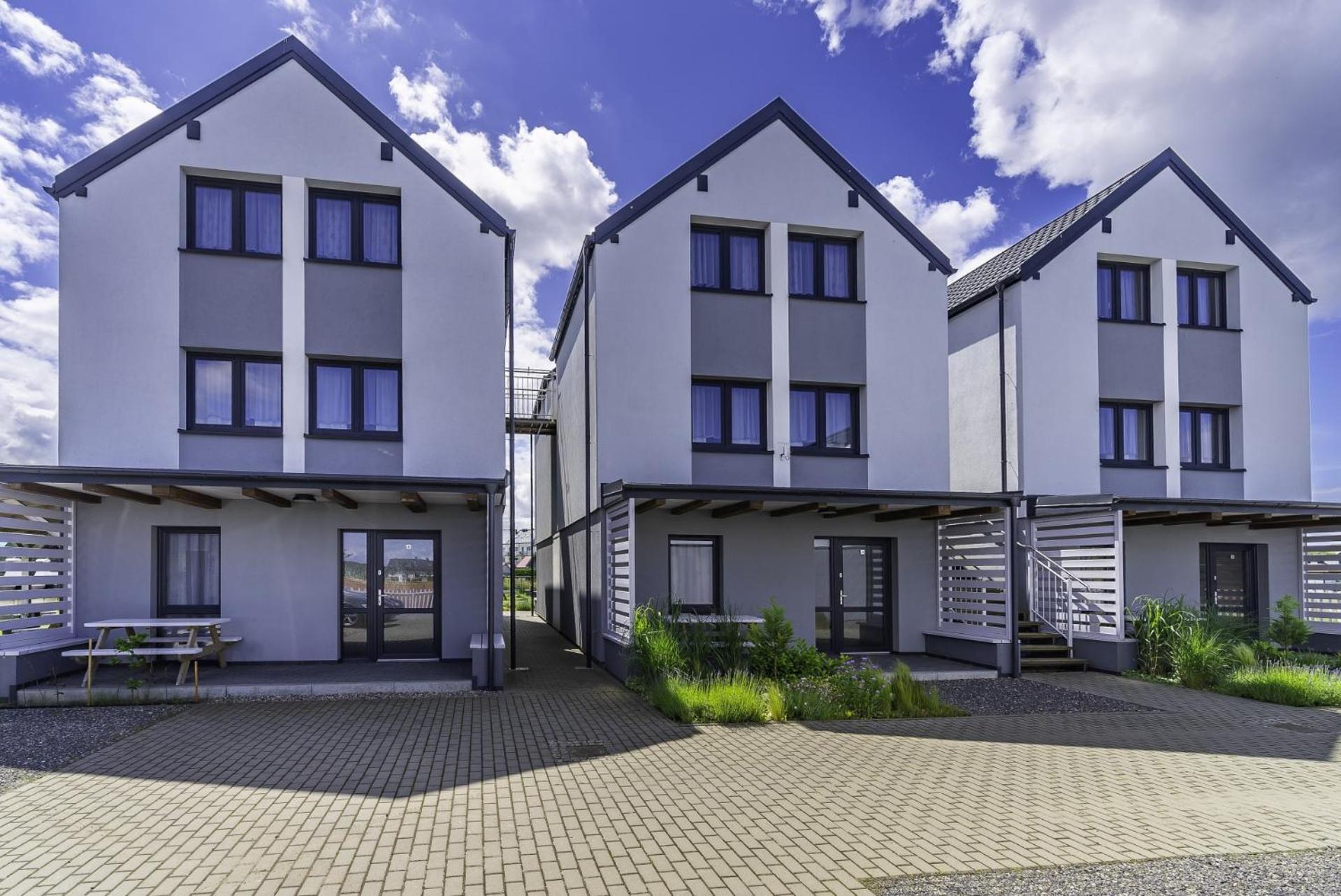 Frajda Domki - Apartamenty 6-Osobowe - Salon I Dwie Sypialnie Oraz Studia 4-Osobowe - Pokoj Z Aneksem Kuchennym Rewal Kültér fotó